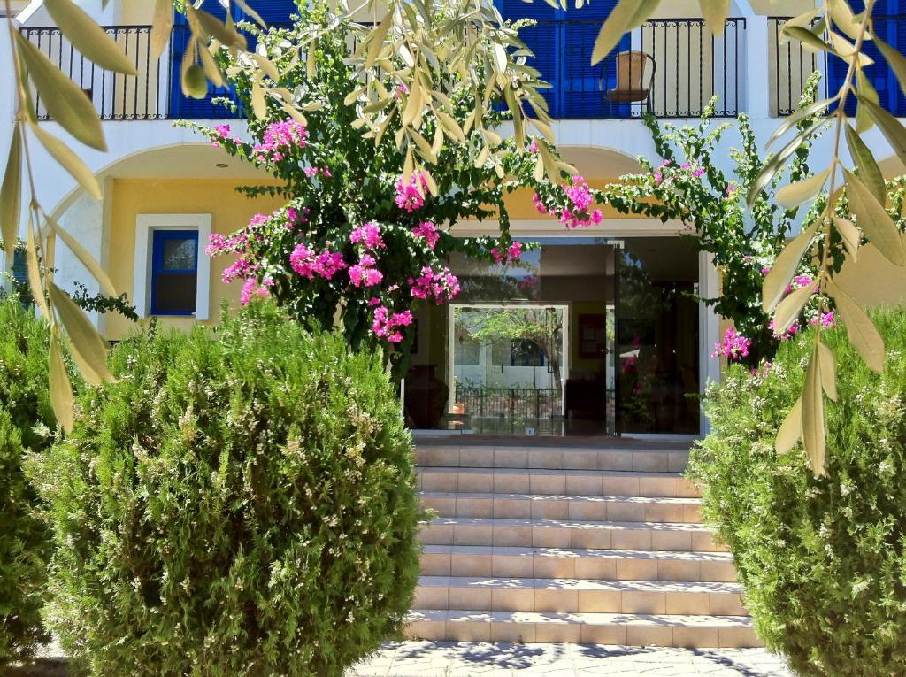 Castellania Hotel Apartments Livadia  Exterior photo